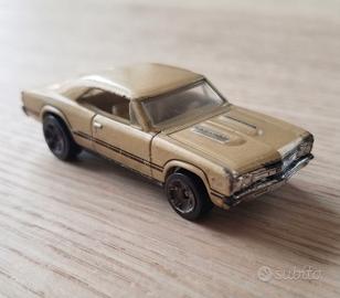 Hot Wheels '67 Chevelle SS 396 Dorata Modellino