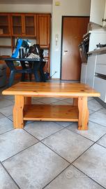 Tavolino basso in legno massello 