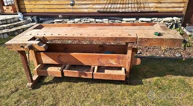 Vecchio banco da falegname