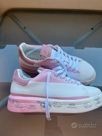 Scarpe da ginnastica e casuale premiata