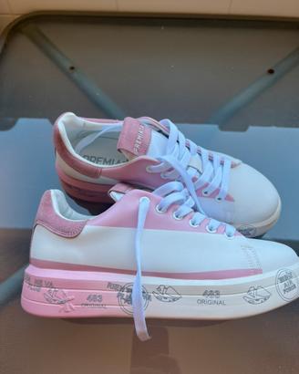 Scarpe da ginnastica e casuale premiata