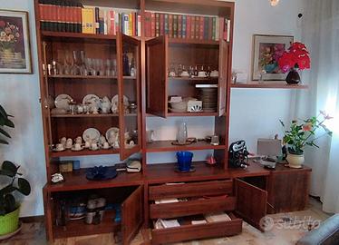 Credenza in legno massiccio