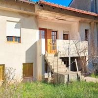 Villetta a schiera con cortile