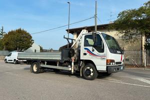 M158 - Isuzu patente C con gru 23 q 133000 km