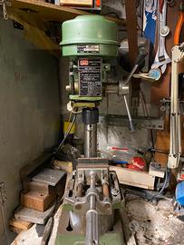 Trapano a colonna Valex con morsa.