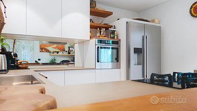 Bifamiliare 2014,giardino,5 camere,maxi garage