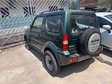 Suzuki Jimny incidentato