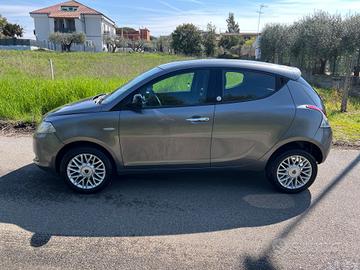 Lancia Ypsilon 0.9 TwinAir 85 CV 5 porte Metano Ec