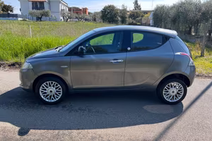 Lancia Ypsilon 0.9 TwinAir 85 CV 5 porte Metano Ec