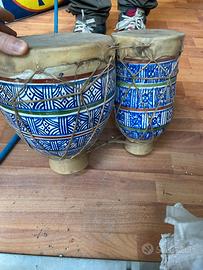 Doppio bongo in ceramica dipinta e pelle di bue