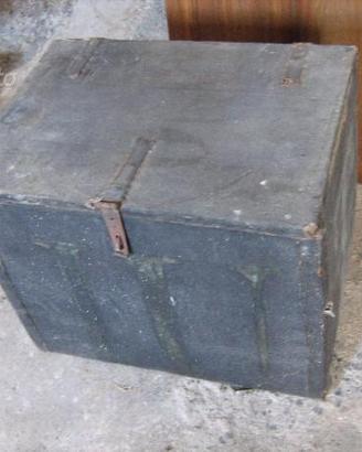 Cassa legno rivestita pelle nera