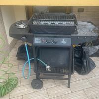 Barbecue a gas con fornello laterale