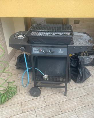 Barbecue a gas con fornello laterale