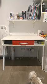 Scrivania e giroletto con rete in doghe