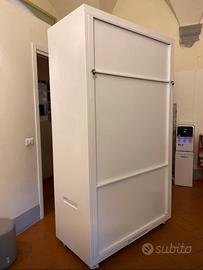 Armadio in metallo bianco