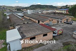 Immobile di 2545 m² a Palaia
