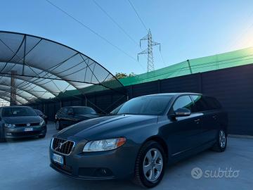 Volvo V70 2.4 D5 Summum