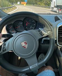 Porsche cayenne volante, luci