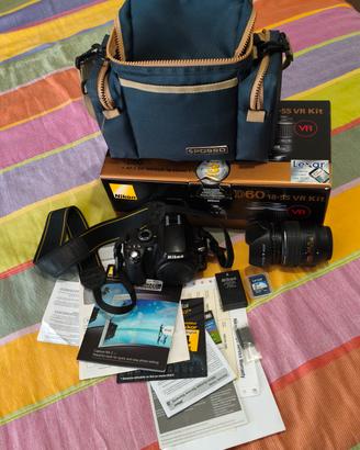 Nikon D60 con obiettivo 