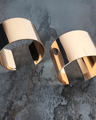 Coppia di Bracciali Rigidi Dorati - Look Elegante