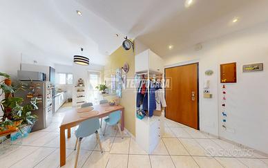 3 LOCALE RISTRUTTURATO CON BOX AUTO DOPPIO