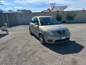 Lancia Ypsilon 1.3 MJT 75 CV Platino
