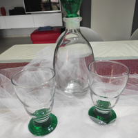 Bottiglia e bicchieri