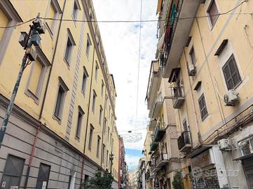 2 LOCALI A NAPOLI