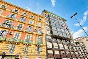 MULTILOCALE A NAPOLI