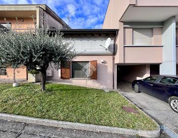 2 LOCALI A CORTE FRANCA