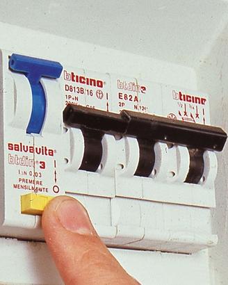 Sostituzione riparazioni pulizia CLIMATIZZATORE