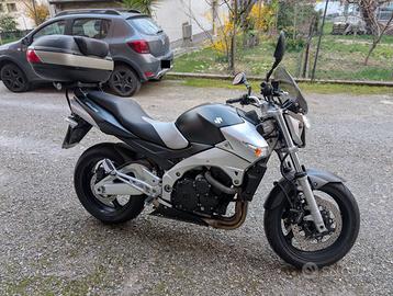 Suzuki GSR 600 con accessori - 22.000 km