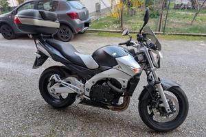 Suzuki GSR 600 con accessori - 22.000 km