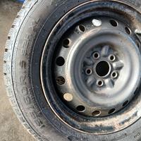 Gomme  con cerchio 195/60 r15 invernali