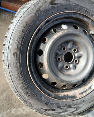 Gomme  con cerchio 195/60 r15 invernali