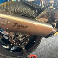 Scarico completo akrapovic R1 dal 2015 al 2025