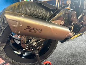 Scarico completo akrapovic R1 dal 2015 al 2025