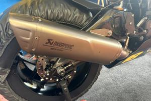 Scarico completo akrapovic R1 dal 2015 al 2025