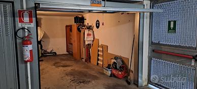 Box garage auto in via Righetti - Brescia