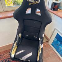 Sedile sparco adattato a poltrona