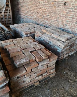 mattoni e coppi vecchi