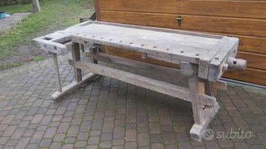Antico banco da falegname