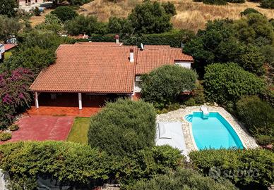 Zona Flumini - Villa con giardino e piscina