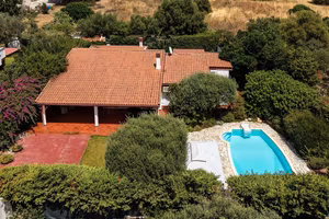 Zona Flumini - Villa con giardino e piscina