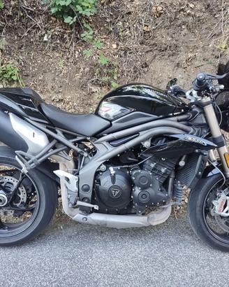 TRIUMPH SPEED TRIPLE 1050 S tenuta benissimo