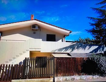 Trilocale con ampio terrazzo e camino - quasano