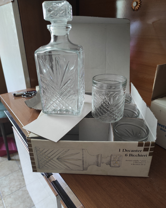 Decanter con sei bicchieri