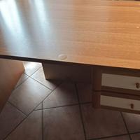 Scrivania in Legno con 2 Cassetti