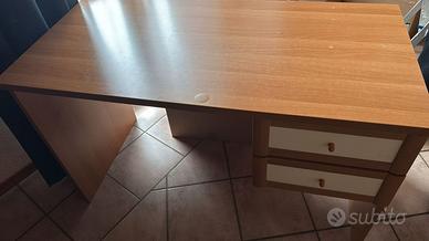 Scrivania in Legno con 2 Cassetti
