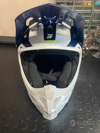 Casco cross shot, occhiali 100%.